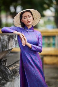 历史古装剧集封面，古典建筑与传统服饰，色调古朴沉稳，视频网站历史剧精选内容
